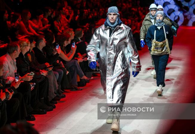 Модели спецодежды на индустриальном показе. Автор фото: Григорий Сысоев/РИА Новости